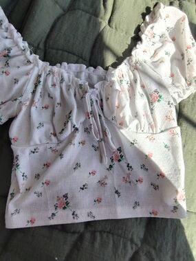 Floral Off-Shoulder Crop Top - White with Pink Floral